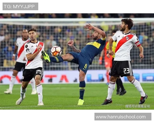 2019年全球足球明星风采盘点及其在赛场上的精彩表现分析