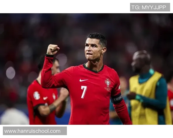 足球明星奔跑姿态解析展现速度与力量的完美结合 足球明星奔跑姿态解析展现速度与力量的完美结合